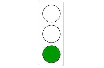 רמזור עם האור הירוק דולק בלבד, ללא הבהוב, האורות האדום והצהוב כבויים.